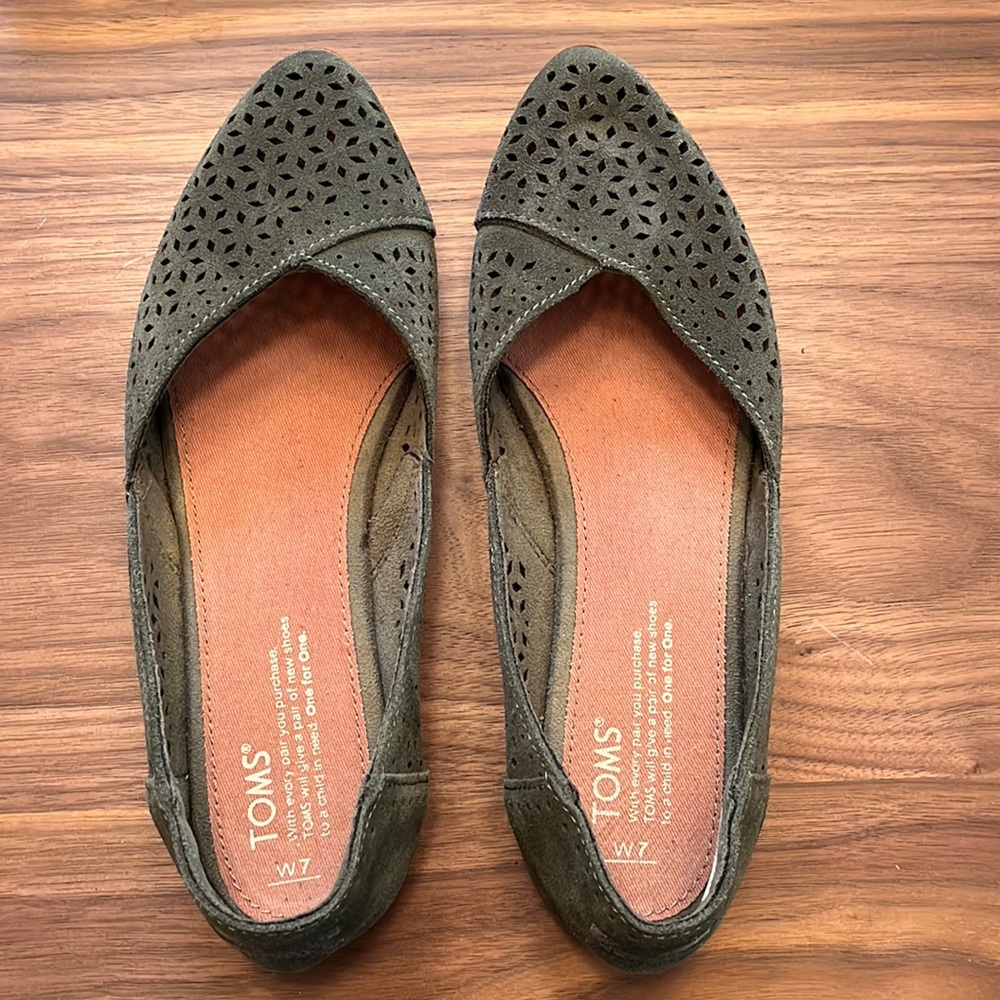 Tom’s Jutti Flats in Pine Suede. Size 7